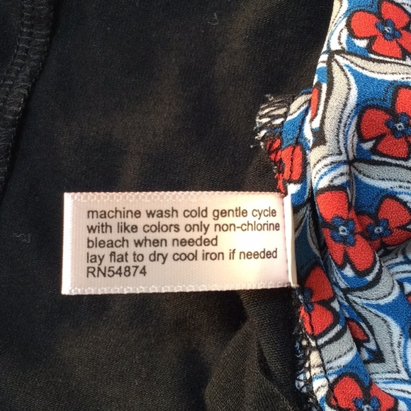 The Limited Print Button Cap Sleeve Blouse Sz M - Picture 8 of 11